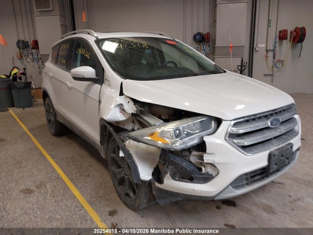 1FMCU9J93HUD31657 Ford Escape Titanium