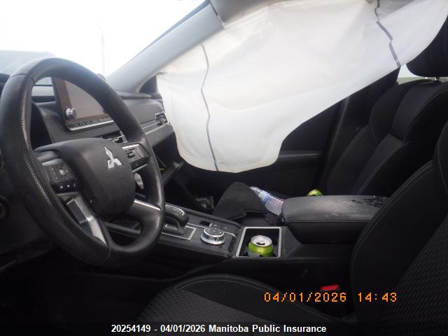 JA4J4VA86RZ635138 Mitsubishi Outlander Se