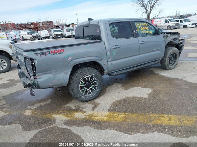 20254197 :رقم المزاد ، 3TYCZ5AN6MT034591 vin ، 2021 Toyota Tacoma Double Cab V6 مزاد بيع