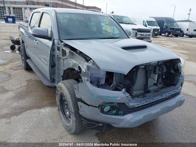 20254197 :رقم المزاد ، 3TYCZ5AN6MT034591 vin ، 2021 Toyota Tacoma Double Cab V6 مزاد بيع