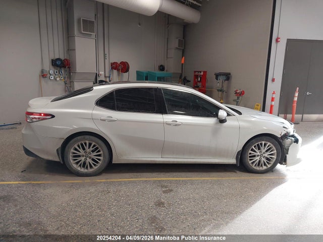 4T1B11HK9JU037099 Toyota CAMRY XLE