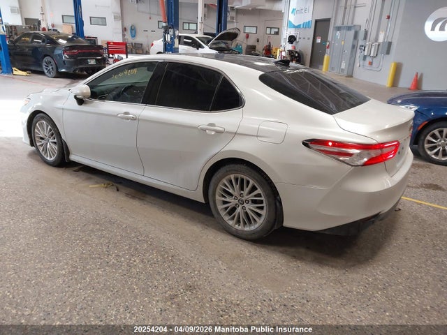 4T1B11HK9JU037099 Toyota CAMRY XLE