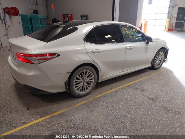 4T1B11HK9JU037099 Toyota CAMRY XLE