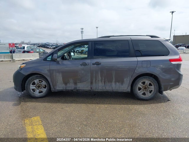 2012 Toyota Sienna V6 მანქანა იყიდება აუქციონზე, vin: 5TDZK3DC0CS193260, აუქციონის ნომერი: 20254357