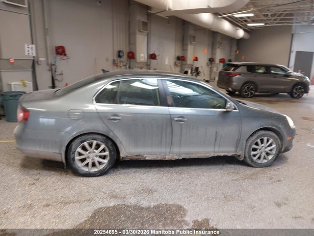 Продажа на аукционе авто 2010 Volkswagen Jetta 2.5, vin: 3VWHX7AJ8AM007725, номер лота: 20254695