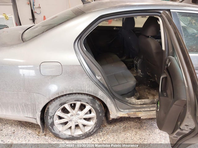 Продажа на аукционе авто 2010 Volkswagen Jetta 2.5, vin: 3VWHX7AJ8AM007725, номер лота: 20254695