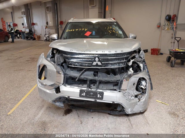 JA4J4VA87RZ621636 Mitsubishi Outlander Le