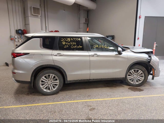 JA4J4VA87RZ621636 Mitsubishi Outlander Le