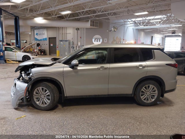 JA4J4VA87RZ621636 Mitsubishi Outlander Le