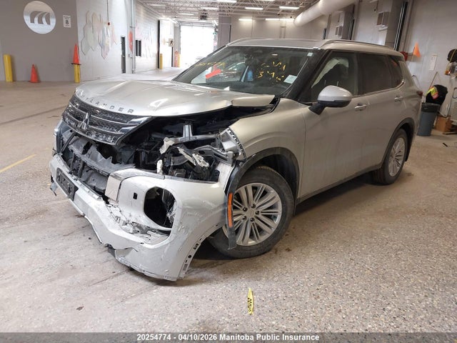 JA4J4VA87RZ621636 Mitsubishi Outlander Le