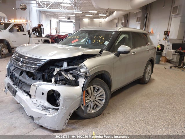 JA4J4VA87RZ621636 Mitsubishi Outlander Le