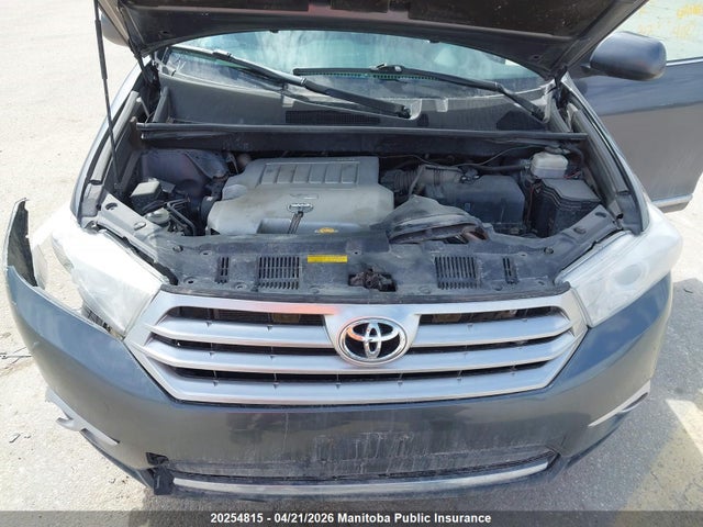 2013 Toyota Highlander V6 მანქანა იყიდება აუქციონზე, vin: 5TDBK3EH7DS177831, აუქციონის ნომერი: 20254815