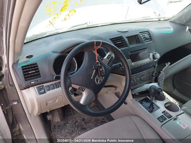 2013 Toyota Highlander V6 მანქანა იყიდება აუქციონზე, vin: 5TDBK3EH7DS177831, აუქციონის ნომერი: 20254815