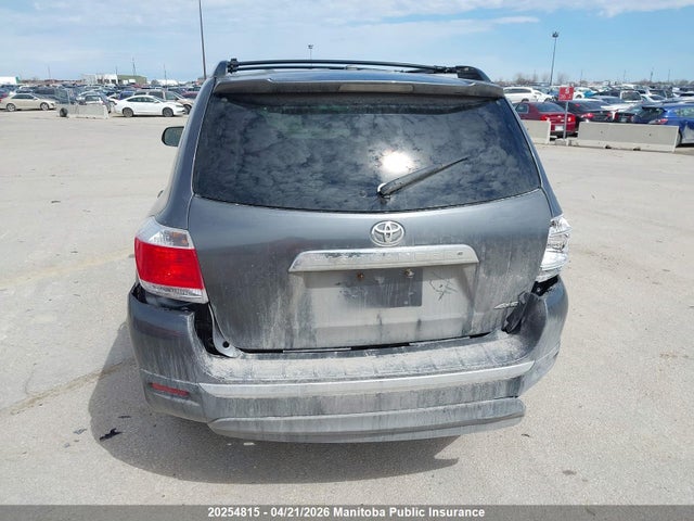 2013 Toyota Highlander V6 მანქანა იყიდება აუქციონზე, vin: 5TDBK3EH7DS177831, აუქციონის ნომერი: 20254815