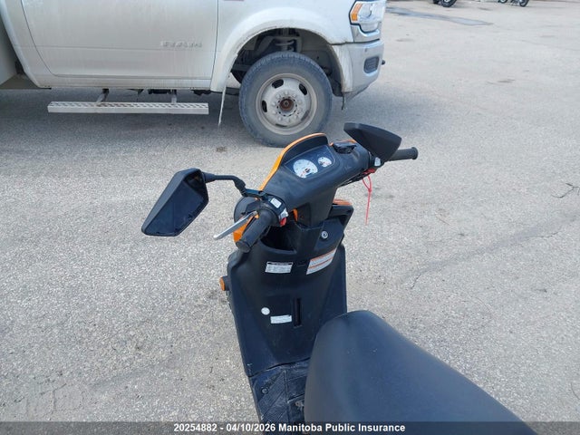 20254882 :رقم المزاد ، LPRSA20N24A502936 vin ، 2004 Yamaha Yw50ss Bw مزاد بيع