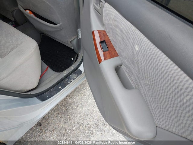 20254944 :رقم المزاد ، 2T1BR32E15C888859 vin ، 2005 Toyota Corolla Le مزاد بيع