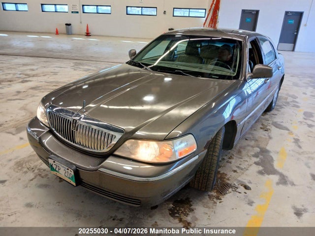 Продажа на аукционе авто 2004 Lincoln Town Car Ultimate, vin: 1LNHM83WX4Y678683, номер лота: 20255030