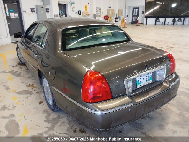 Продажа на аукционе авто 2004 Lincoln Town Car Ultimate, vin: 1LNHM83WX4Y678683, номер лота: 20255030