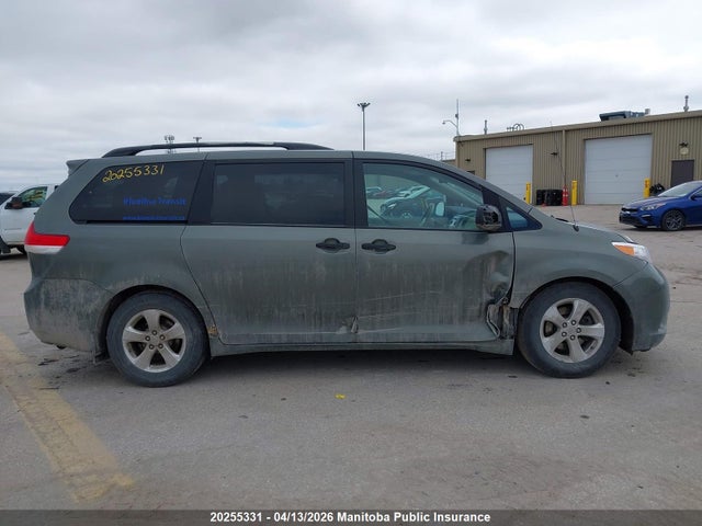 2013 Toyota Sienna Ce V6 მანქანა იყიდება აუქციონზე, vin: 5TDZK3DCXDS320999, აუქციონის ნომერი: 20255331