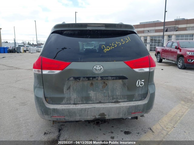 2013 Toyota Sienna Ce V6 მანქანა იყიდება აუქციონზე, vin: 5TDZK3DCXDS320999, აუქციონის ნომერი: 20255331