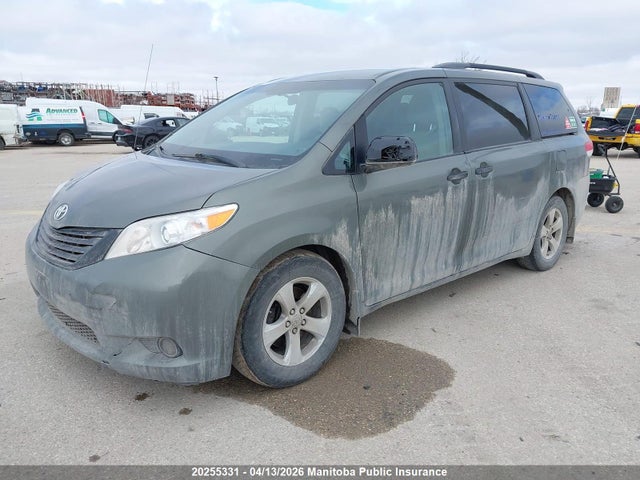 2013 Toyota Sienna Ce V6 მანქანა იყიდება აუქციონზე, vin: 5TDZK3DCXDS320999, აუქციონის ნომერი: 20255331
