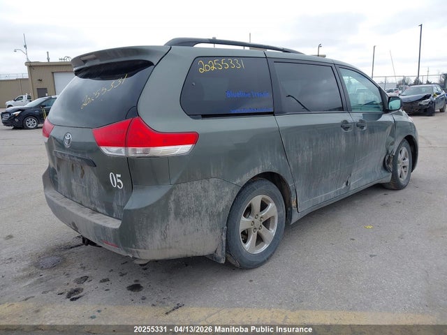 2013 Toyota Sienna Ce V6 მანქანა იყიდება აუქციონზე, vin: 5TDZK3DCXDS320999, აუქციონის ნომერი: 20255331