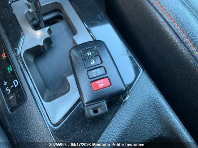 2T3JFREVXHW572020 Toyota RAV4 SE