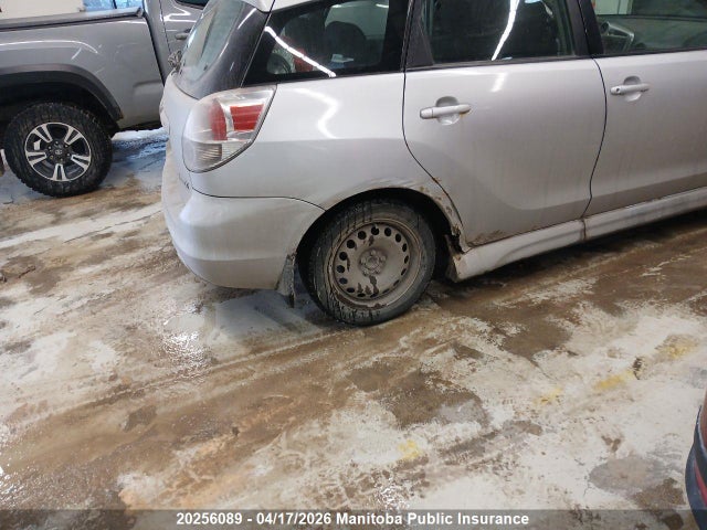 2005 Toyota Matrix Xr მანქანა იყიდება აუქციონზე, vin: 2T1KR32E35C909985, აუქციონის ნომერი: 20256089
