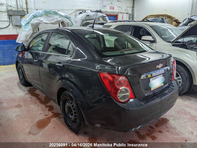 1G1JC5EHXE4185383 Chevrolet SONIC LT