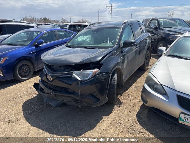 20256174 :رقم المزاد ، 2T3BFREV2JW817029 vin ، 2018 Toyota Rav4 Le مزاد بيع