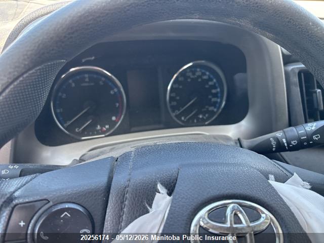 20256174 :رقم المزاد ، 2T3BFREV2JW817029 vin ، 2018 Toyota Rav4 Le مزاد بيع