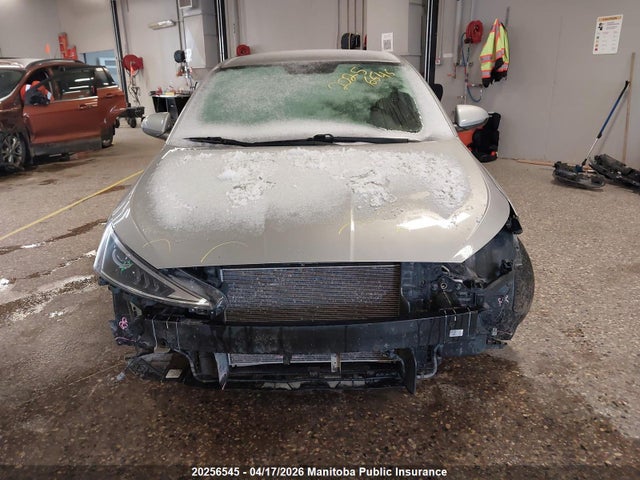 2020 Hyundai Elantra Essential მანქანა იყიდება აუქციონზე, vin: KMHD74LF6LU939540, აუქციონის ნომერი: 20256545