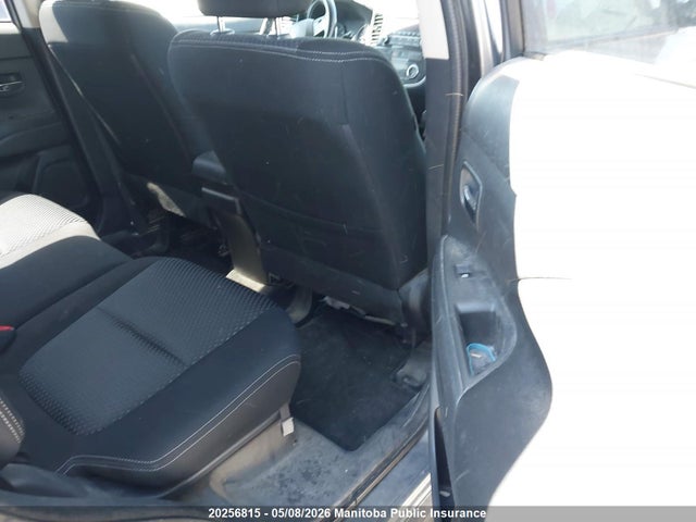 JA4JZ3AX0GZ604011 Mitsubishi Outlander Se