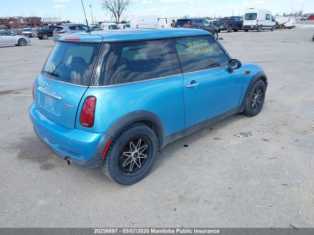 2004 Mini Cooper მანქანა იყიდება აუქციონზე, vin: WMWRC33404TJ53025, აუქციონის ნომერი: 20256897