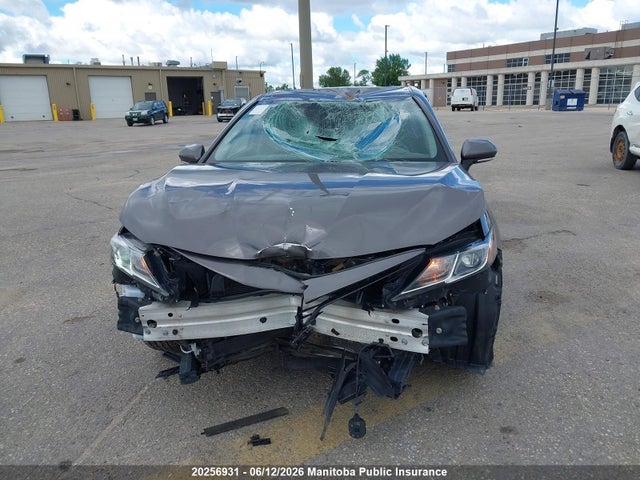 2022 Toyota Camry Le Hybrid მანქანა იყიდება აუქციონზე, vin: 4T1C31AK2NU592264, აუქციონის ნომერი: 20256931