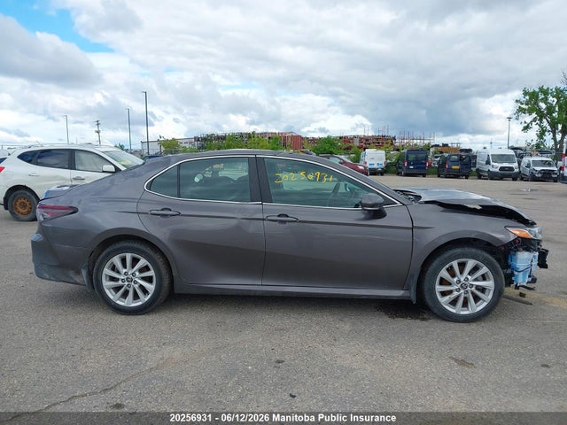 2022 Toyota Camry Le Hybrid მანქანა იყიდება აუქციონზე, vin: 4T1C31AK2NU592264, აუქციონის ნომერი: 20256931