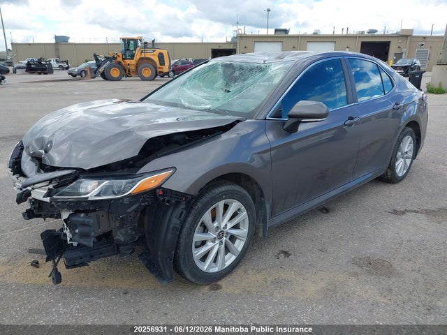 2022 Toyota Camry Le Hybrid მანქანა იყიდება აუქციონზე, vin: 4T1C31AK2NU592264, აუქციონის ნომერი: 20256931