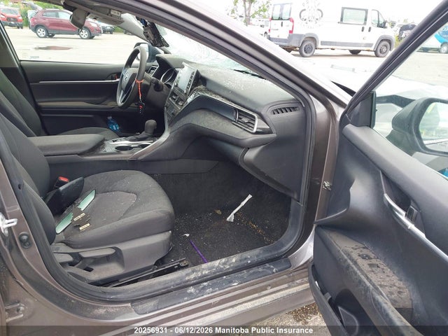 2022 Toyota Camry Le Hybrid მანქანა იყიდება აუქციონზე, vin: 4T1C31AK2NU592264, აუქციონის ნომერი: 20256931