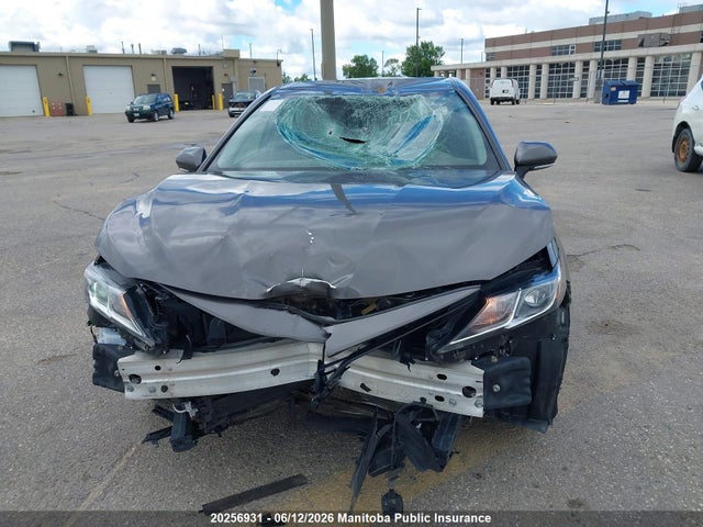 2022 Toyota Camry Le Hybrid მანქანა იყიდება აუქციონზე, vin: 4T1C31AK2NU592264, აუქციონის ნომერი: 20256931