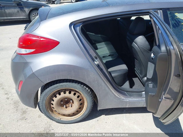 KMHTC6AD4GU301961 Hyundai Veloster