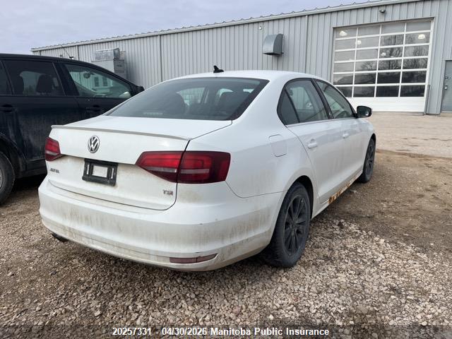 2017 Volkswagen Jetta 1.4 Tsi მანქანა იყიდება აუქციონზე, vin: 3VWDB7AJ4HM352158, აუქციონის ნომერი: 20257331