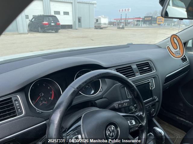2017 Volkswagen Jetta 1.4 Tsi მანქანა იყიდება აუქციონზე, vin: 3VWDB7AJ4HM352158, აუქციონის ნომერი: 20257331