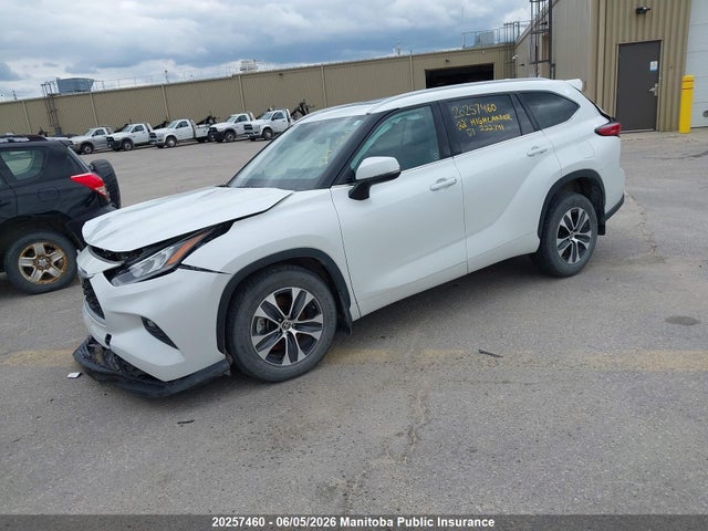 2022 Toyota Highlander Xle V6 მანქანა იყიდება აუქციონზე, vin: 5TDGZRBHXNS222741, აუქციონის ნომერი: 20257460