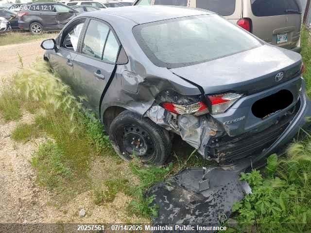 Toyota COROLLA LE 2022 5YFBPMBE6NP340173 Image 3