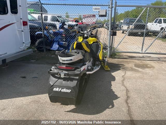 20257702 :رقم المزاد ، 2BPSUUHFXHV000058 vin ، 2017 Ski-doo Mx Z X 850 Rer مزاد بيع