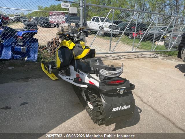 20257702 :رقم المزاد ، 2BPSUUHFXHV000058 vin ، 2017 Ski-doo Mx Z X 850 Rer مزاد بيع
