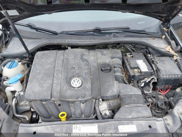 3VWPX7AJ4EM627859 Volkswagen Golf 2.5