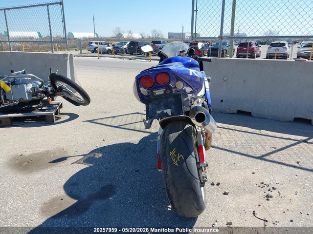20257959 :رقم المزاد ، 2BG4061641U417049 vin ، 2001 Yamaha Yzf R1 مزاد بيع