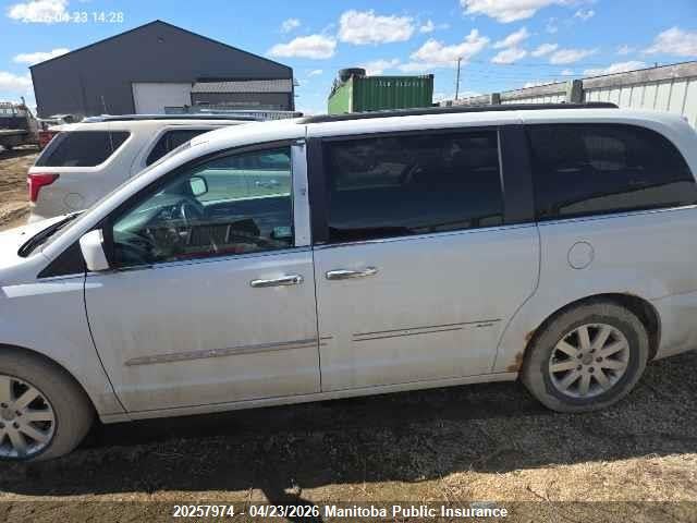 2014 Chrysler Town & Country Touring მანქანა იყიდება აუქციონზე, vin: 2C4RC1BG1ER116643, აუქციონის ნომერი: 20257974