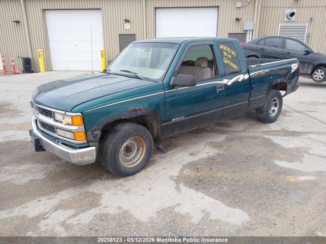 20258123 :رقم المزاد ، 1GCEC19W2WE253634 vin ، 1998 Chevrolet C/r 10/1500 4+cab مزاد بيع